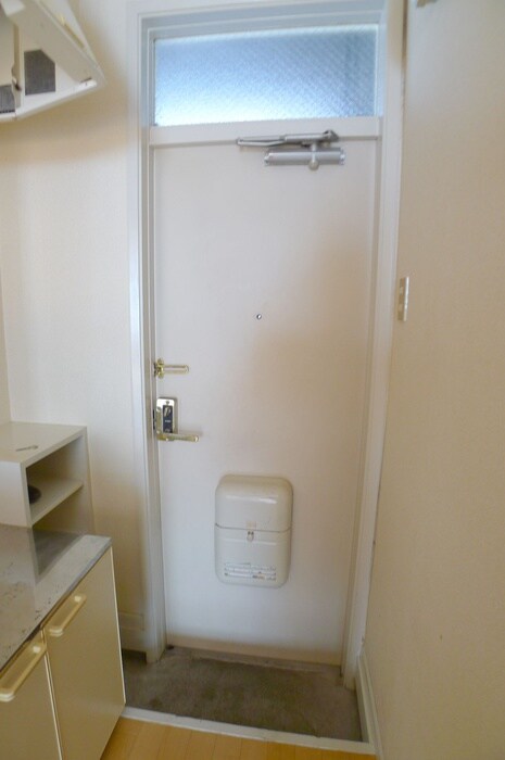 物件内観写真16　(玄関)