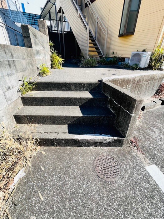 物件外観写真4　(エントランス部分)