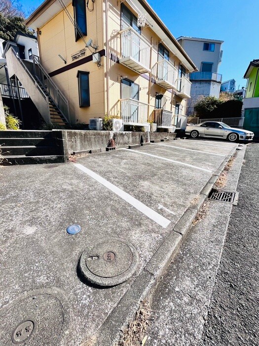 物件外観写真5　(駐車場)