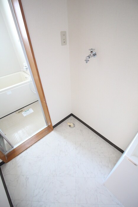 物件内観写真12　(洗濯機置場)