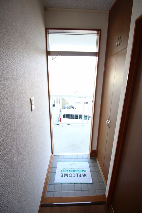 物件内観写真17　(玄関)