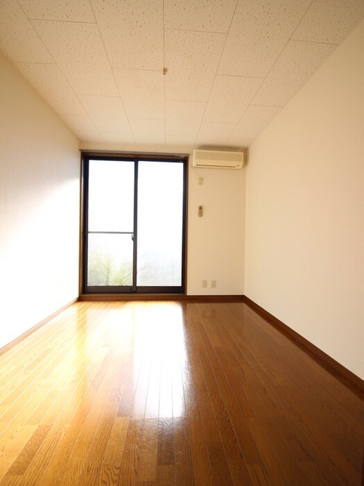 物件内観写真12　(室内からの展望)