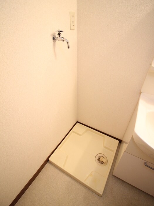 物件内観写真16　(洗濯機置場)