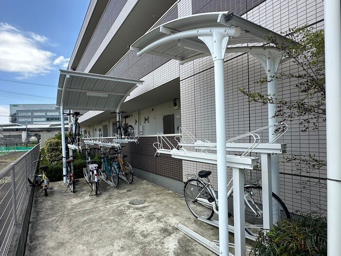 物件外観写真3　(駐輪場)