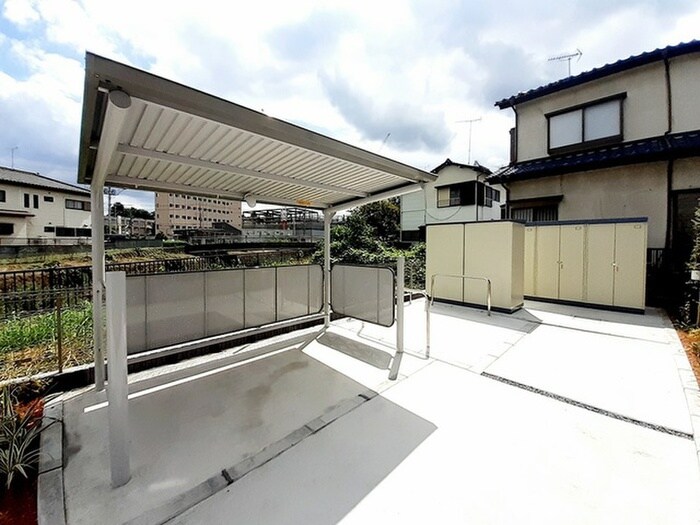 物件外観写真2　(駐輪場)