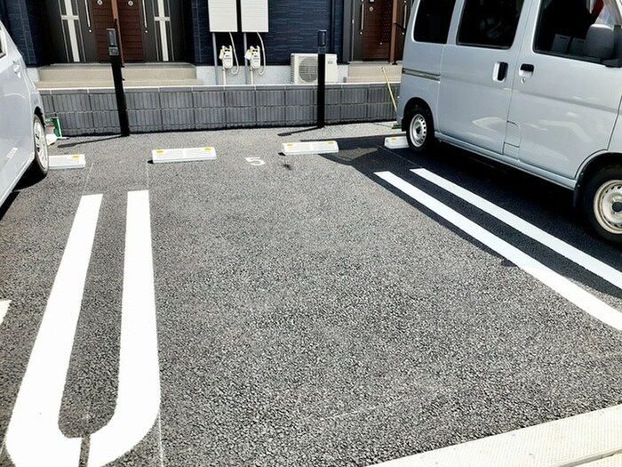 物件外観写真3　(駐車場)