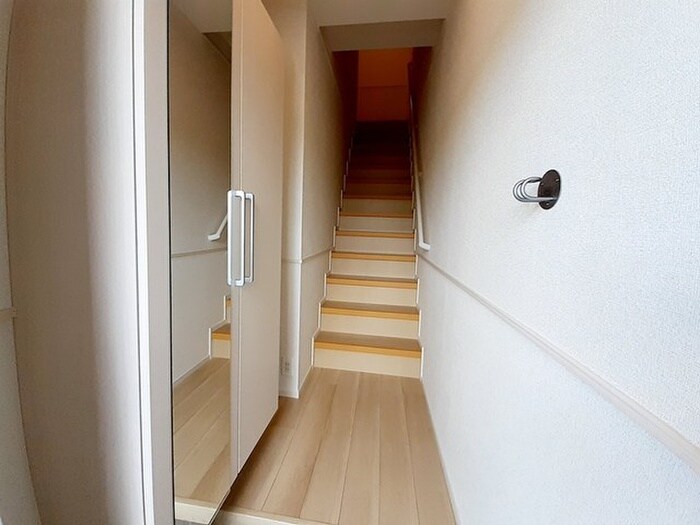 物件内観写真10　(玄関)