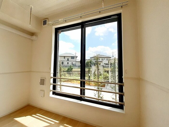 物件内観写真12　(室内からの展望)