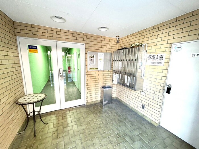 物件外観写真3　(エントランス部分)