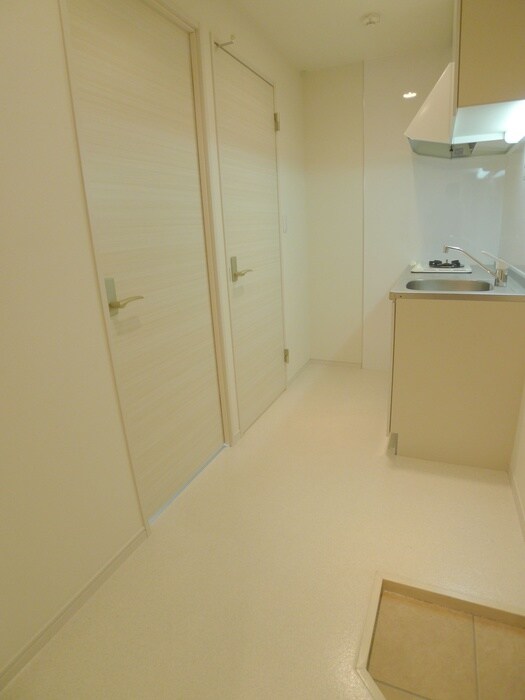 物件内観写真4　(玄関)