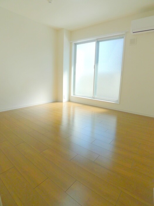 物件内観写真8　(室内からの展望)