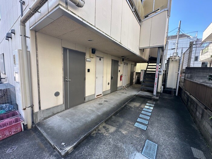 物件外観写真4　(エントランス部分)