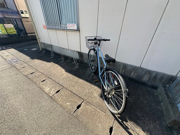 物件外観写真5　(駐輪場)