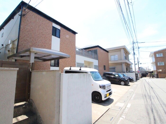 物件外観写真4　(駐車場)