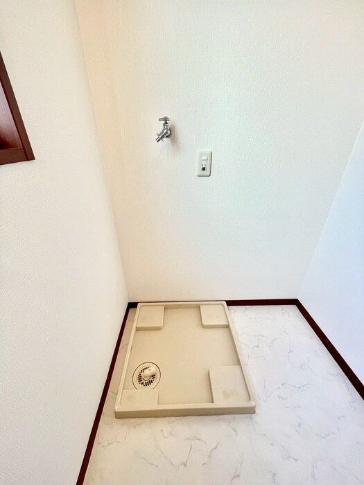 物件内観写真18　(洗濯機置場)