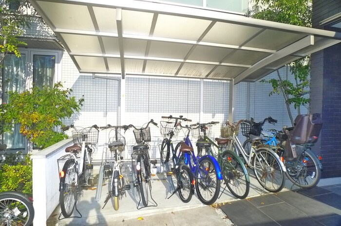 物件外観写真4　(駐輪場)
