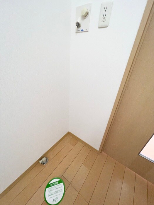 物件内観写真12　(洗濯機置場)