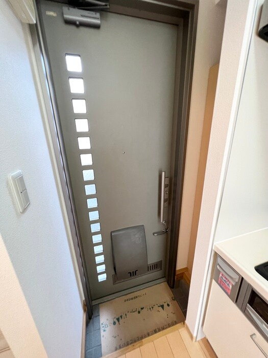 物件内観写真13　(玄関)