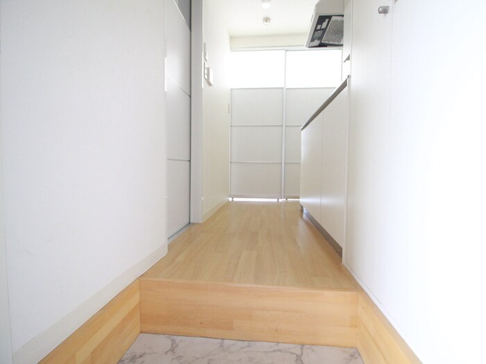 物件内観写真16　(玄関)