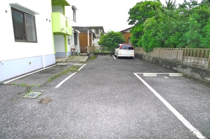 物件外観写真4　(駐車場)