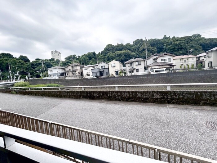 物件内観写真22　(室内からの展望)