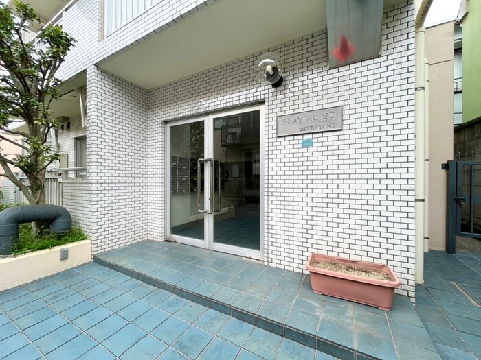 物件外観写真4　(エントランス部分)