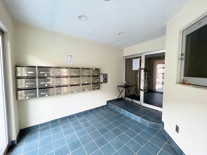 物件外観写真5　(エントランス部分)