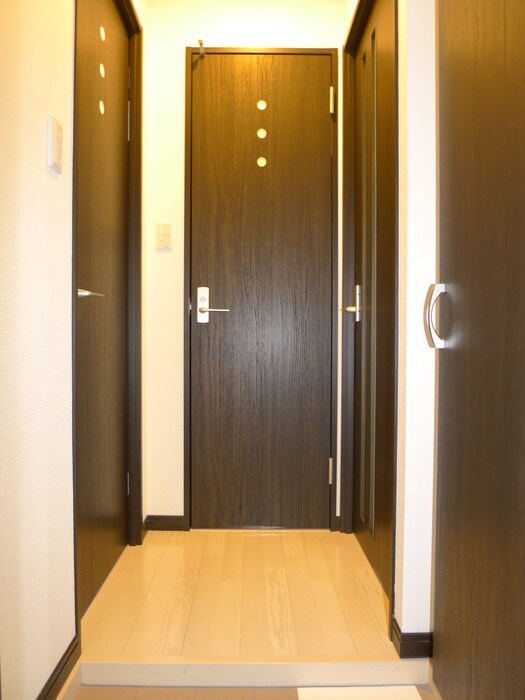 物件内観写真7　(玄関)