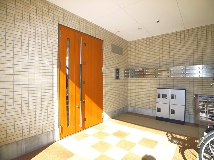 物件外観写真5　(エントランス部分)