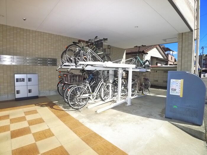 物件外観写真6　(駐輪場)
