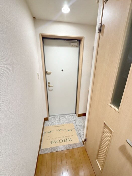 物件内観写真16　(玄関)