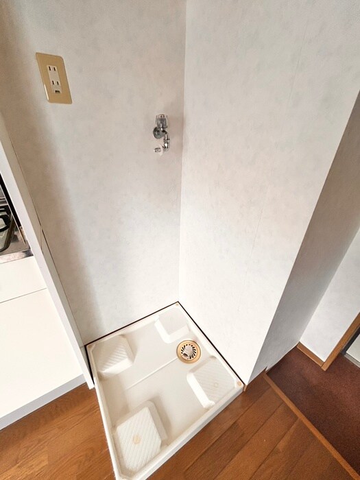 物件内観写真14　(洗濯機置場)