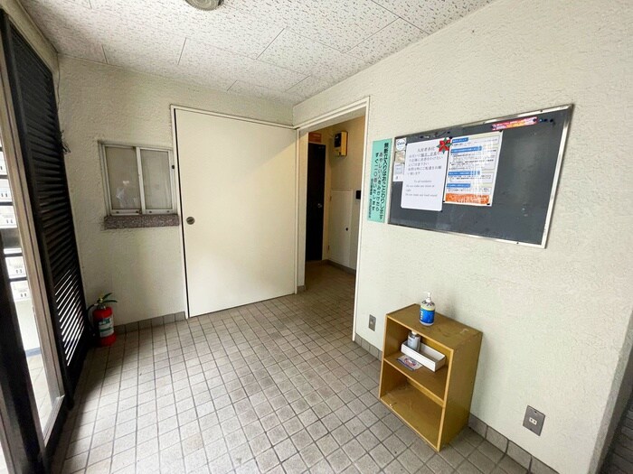 物件外観写真5　(エントランス部分)