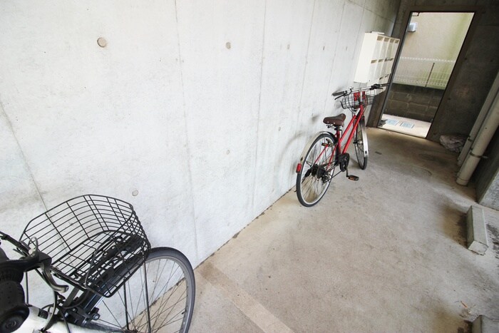 物件外観写真5　(駐輪場)
