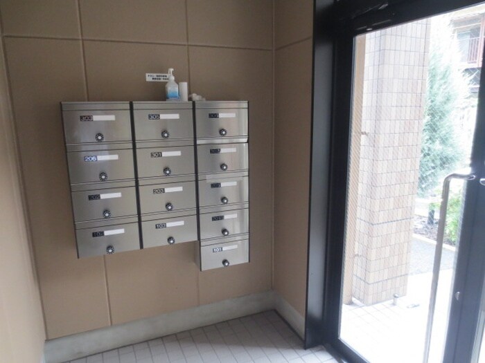 物件外観写真6　(エントランス部分)