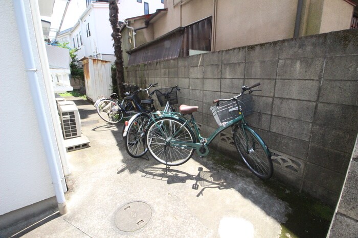 物件外観写真3　(駐輪場)
