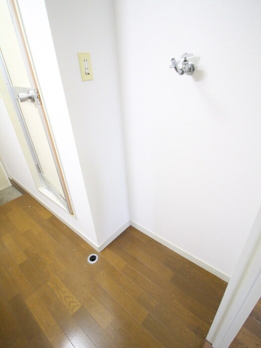 物件内観写真18　(洗濯機置場)