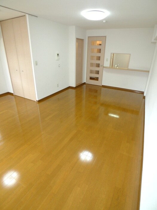 物件内観写真6　(室内からの展望)