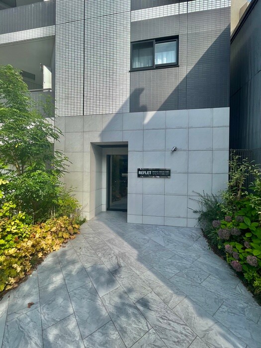 物件外観写真2　(エントランス部分)