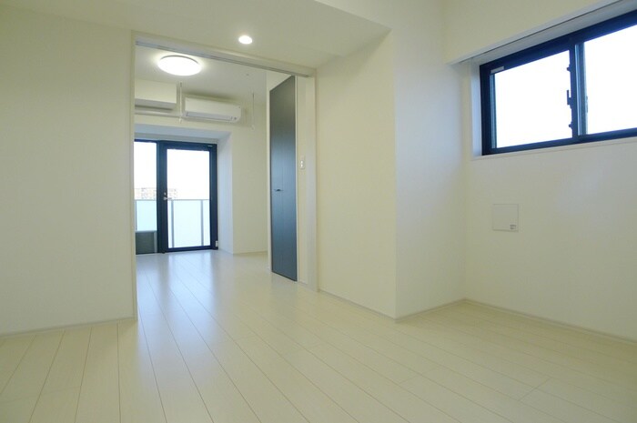 物件内観写真7　(室内からの展望)