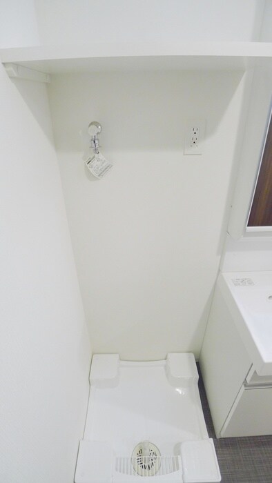 物件内観写真12　(洗濯機置場)