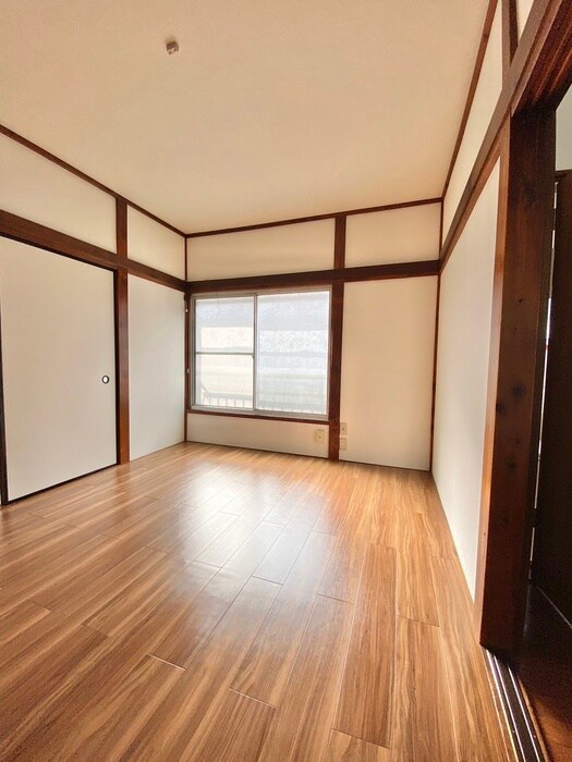 物件内観写真8　(室内からの展望)