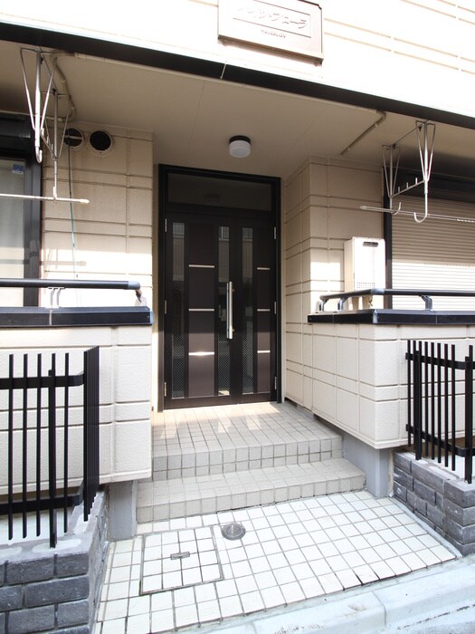 物件外観写真6　(エントランス部分)