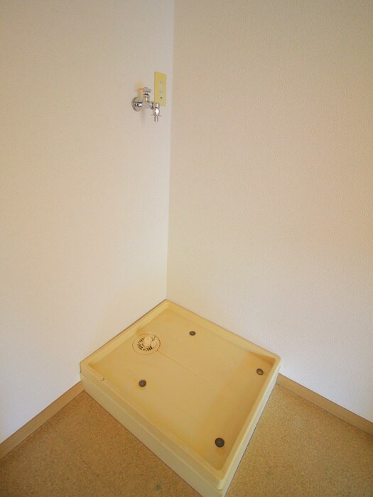 物件内観写真14　(洗濯機置場)