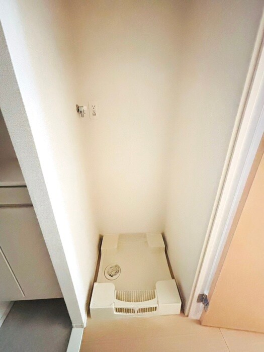 物件内観写真18　(洗濯機置場)