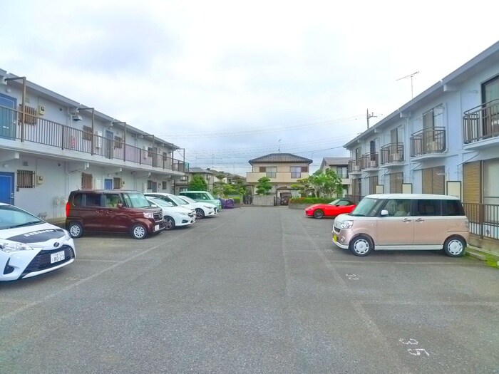 物件外観写真4　(駐車場)