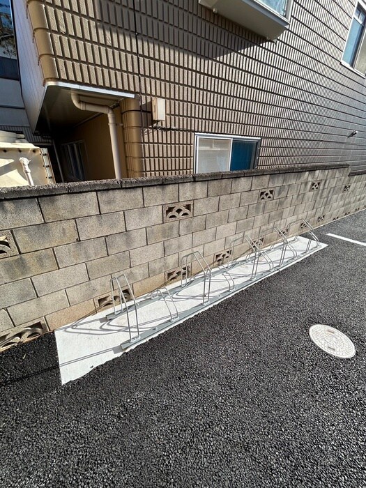 物件外観写真5　(駐輪場)