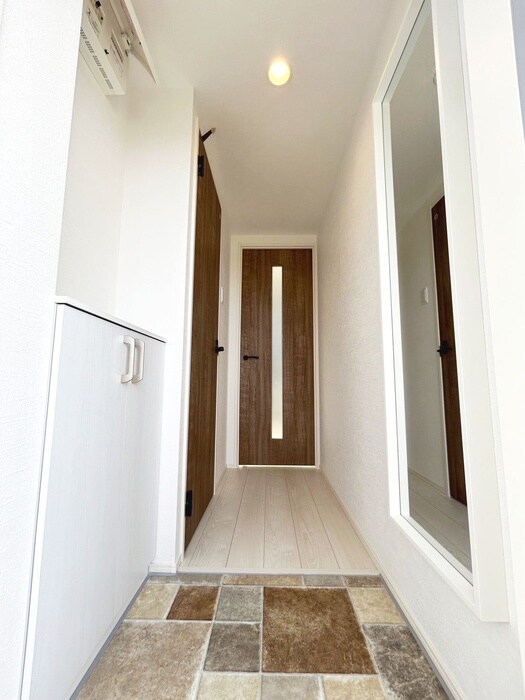 物件内観写真16　(玄関)