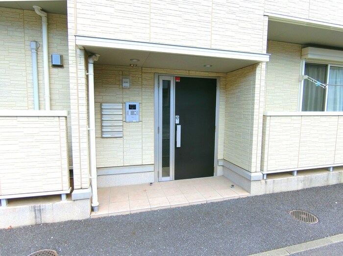 物件外観写真4　(エントランス部分)