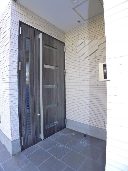 物件外観写真5　(エントランス部分)